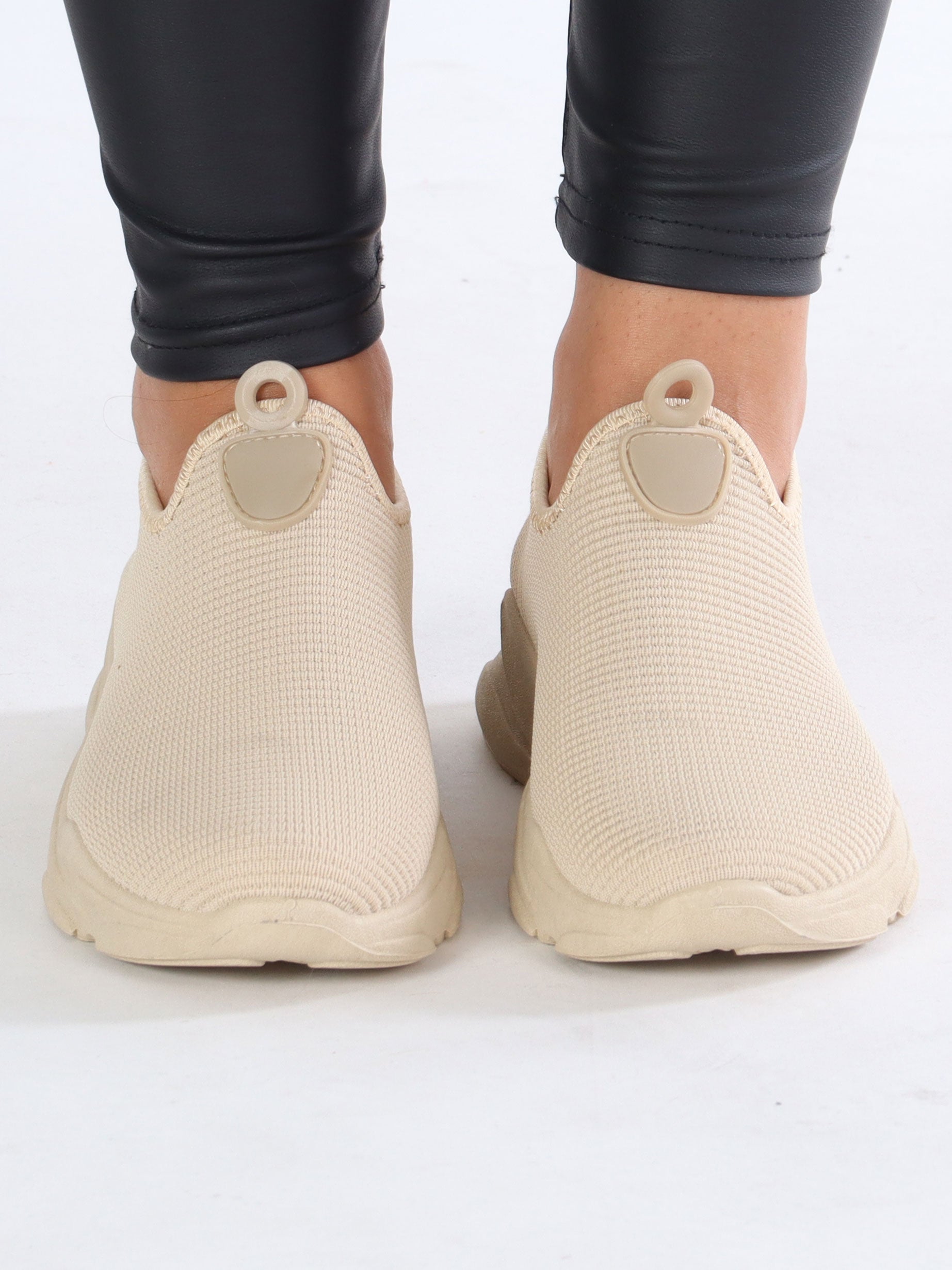 Maggie - Enkla sneakers i ribbad look